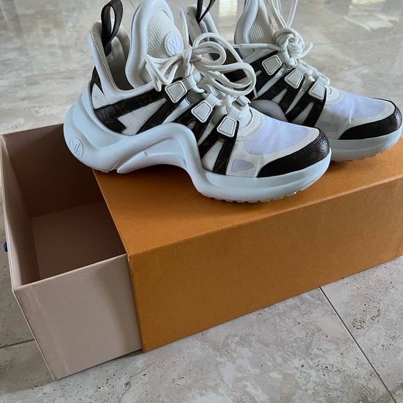 LV Archlight - Picture 3 of 4